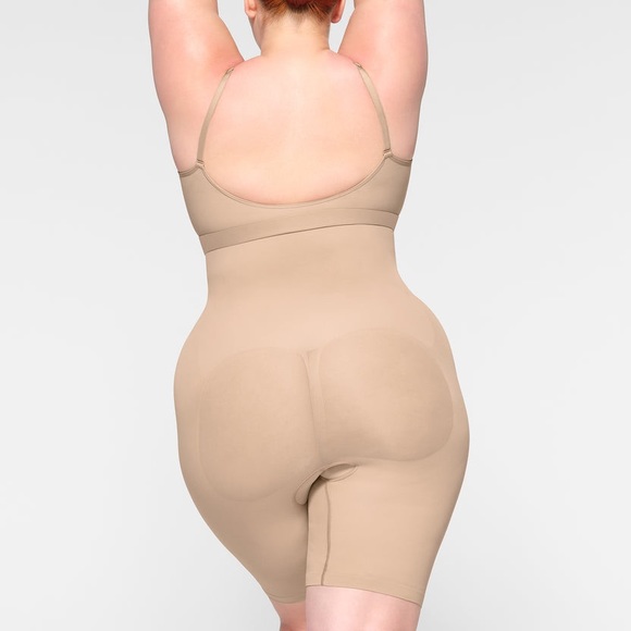 SKIMS- NEW SEAMLESS SCULPT HIGH-WAISTED ABOVE THE KNEE SHORT SIZE 4X IN MICA - Picture 4 of 5